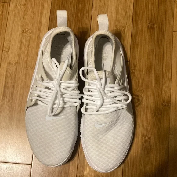 Acalme Aq7459 Womens Nike Acalme Shoes Women's Acalme Sneaker 2025